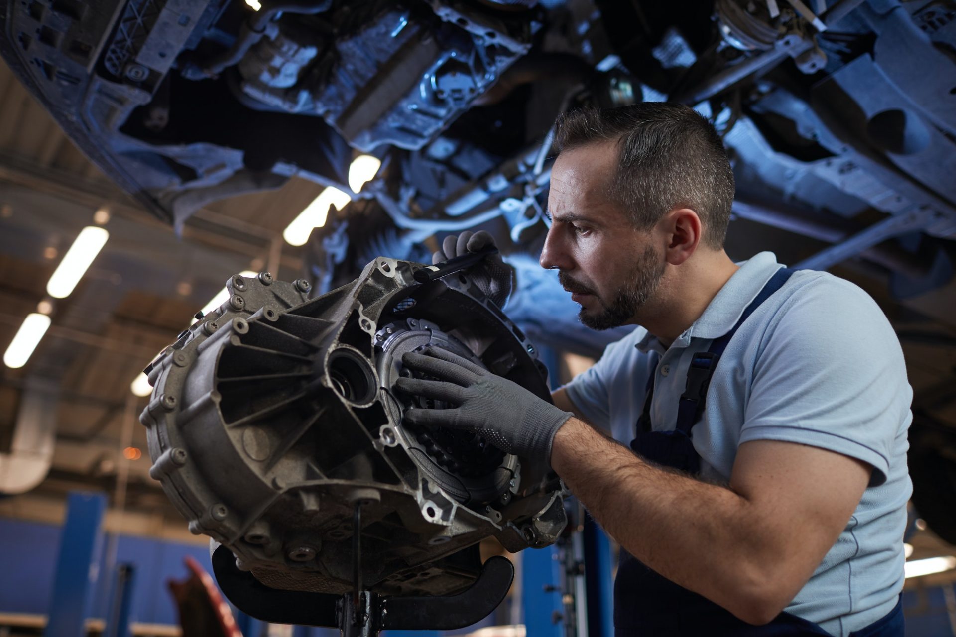 auto-mechanic-fixing-car-on-lift-e1609042301246.jpg